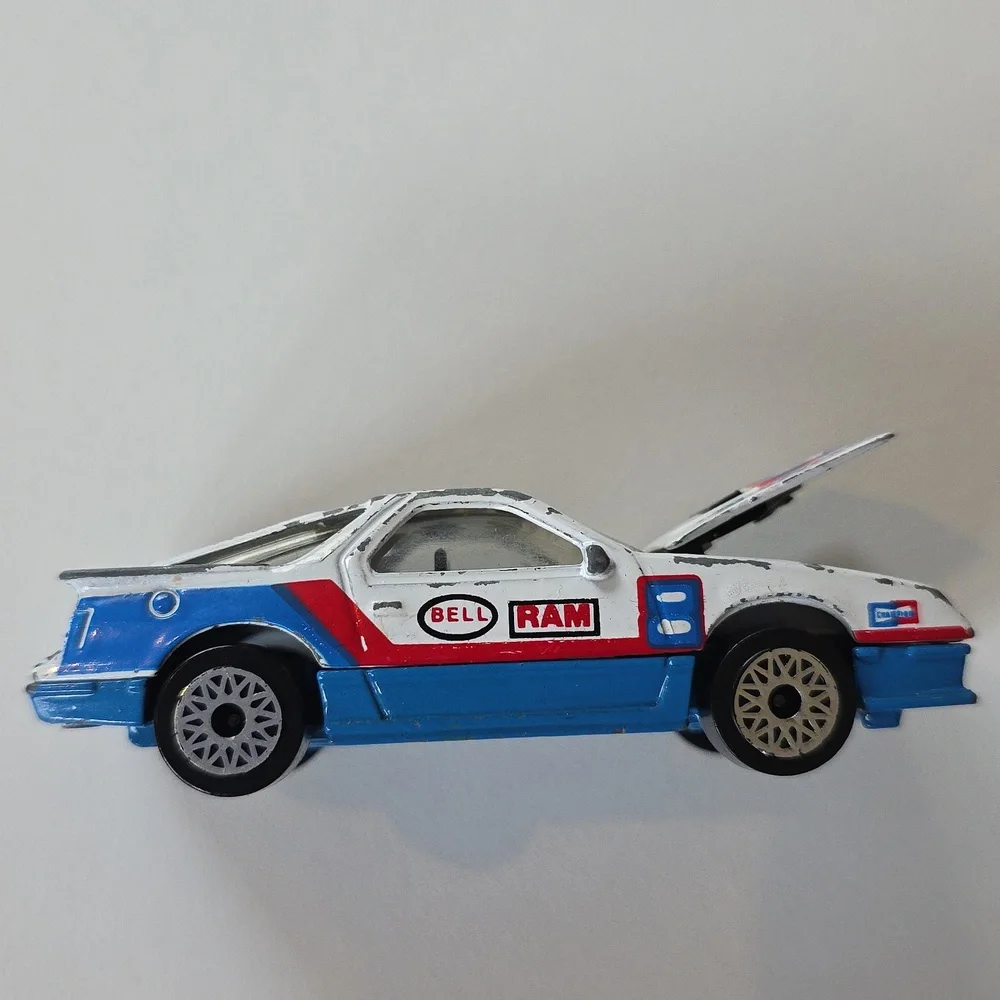 Matchbox 1984 Dodge Daytona Turbo Z rouge